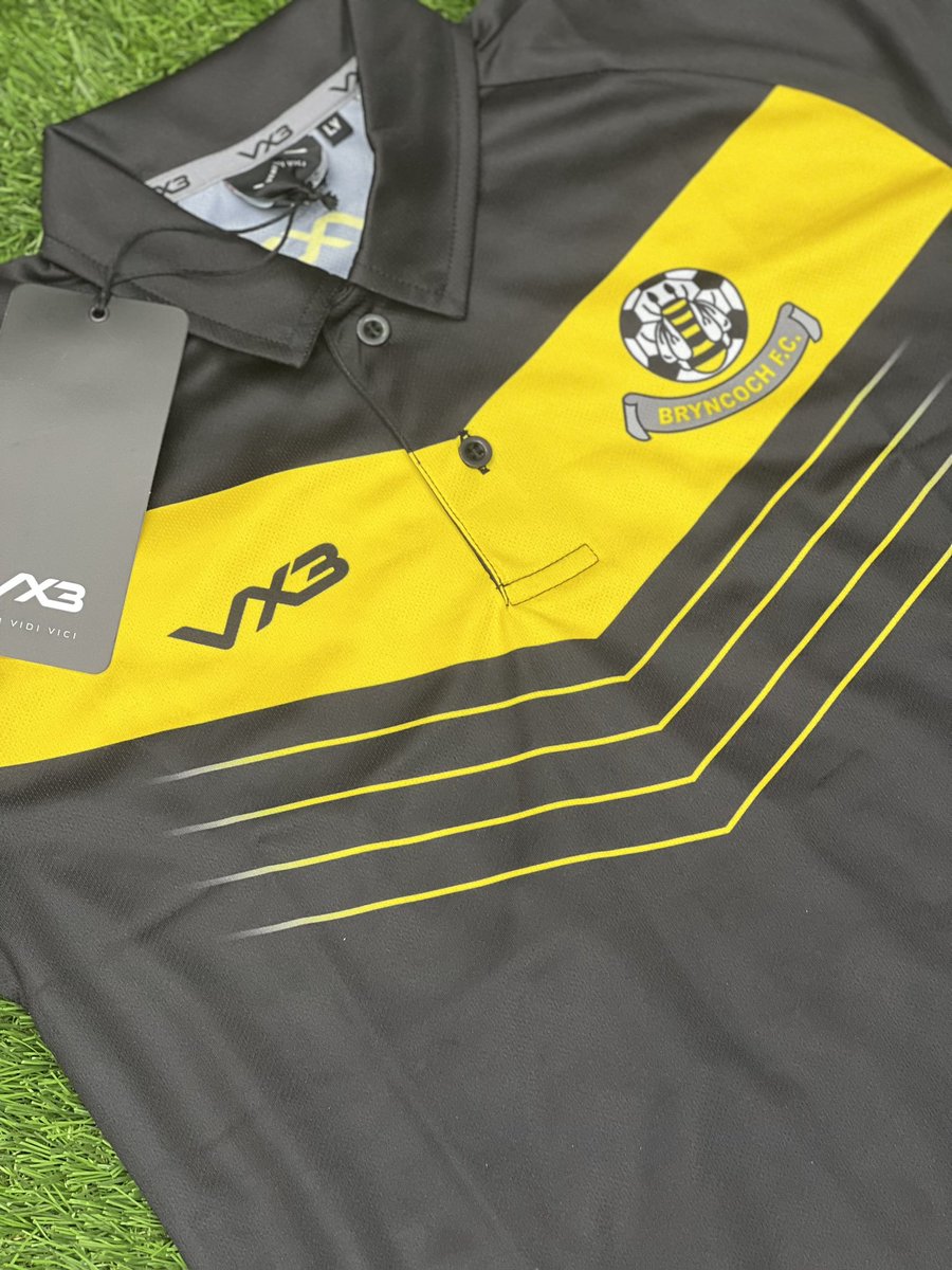 TEAMWEARUK's tweet photo. New #VX3 fully sublimated polo shirts for @fc_minis ⚫️🟡 https://t.co/JCXKIKqSjc
