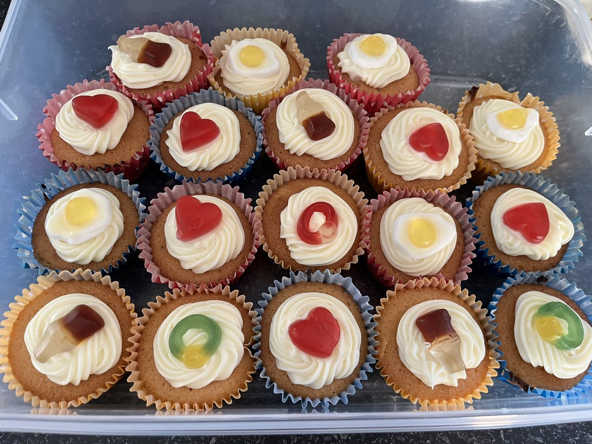 Great sessions this week. Talking healthy relationships, which situations are a green flag and which are a red. Designing T-shirts and eating cupcakes. I’m lucky to work with amazing young people ❤️
<a href="/CCHSEdinburgh/">Craigroyston CHS</a> 
<a href="/CastlebraeCCC/">Castlebrae</a> 
<a href="/PortobelloHigh/">Portobello High Sch</a> 
<a href="/forresterhs/">Forrester High</a> 
@she_scotland
