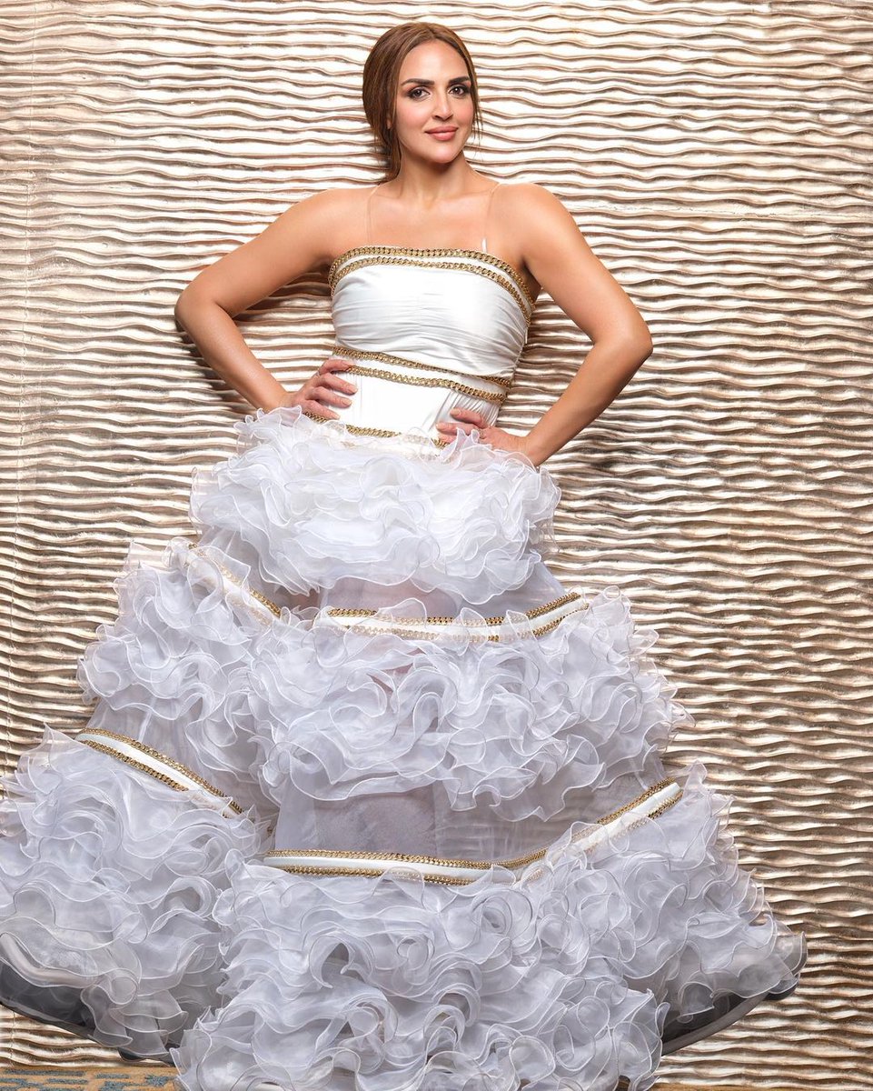 actressmeena26's tweet image. #actress #eeshadeol #fablook #magzine