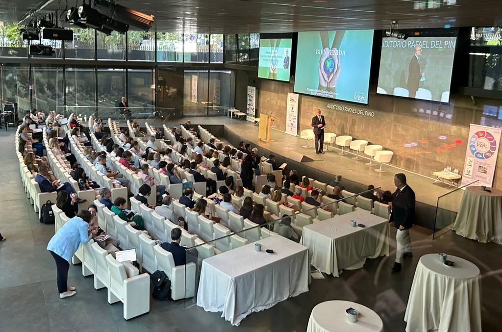Vetmasi's tweet photo. Comienza nuestra #ConferenciaVetmasi sobre #SostenibilidadSanidadAnimal e #innovación en el Auditorio Rafael del Pino Madrid https://t.co/4a9mdoID5D