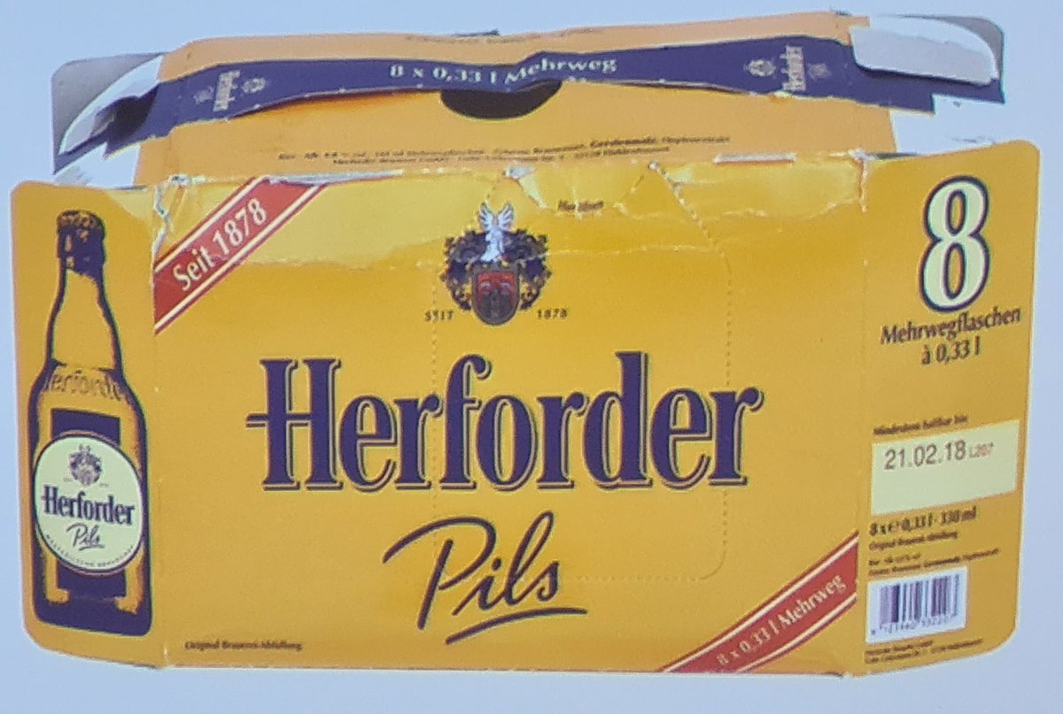 Love the fact the 'yellow handbag' case of beer conveniently fitted in the storage bins on British armoured vehicles #BAOR #ColdWarMuseology @PeteAJohnston