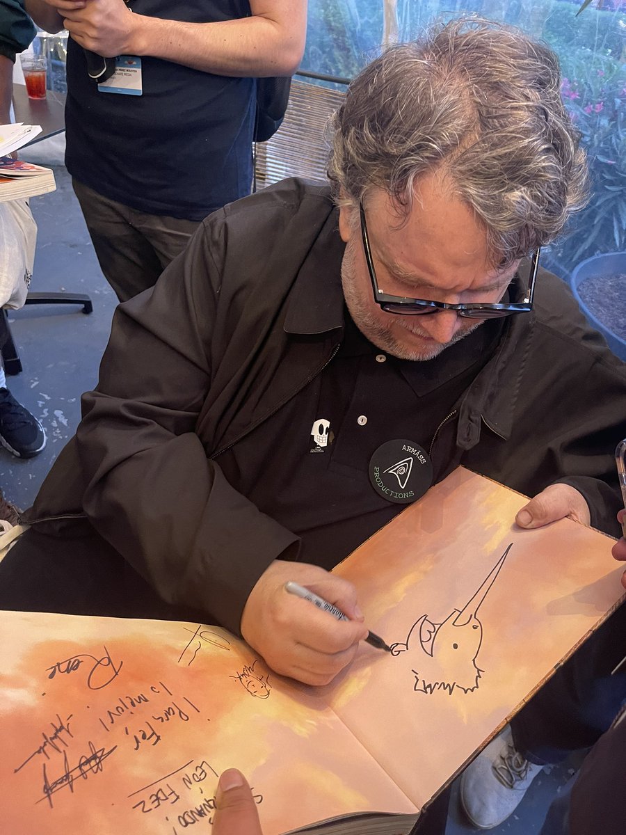 euronewsculture's tweet photo. Guillermo del Toro speaking @annecyfestival :
«  You are not born in a disadvantage but a circumstance. No one changes the world by accepting the role of a victim. But you can if you become a creator. »
#AnnecyFestival #animation https://t.co/ZCpkVoCRpk
