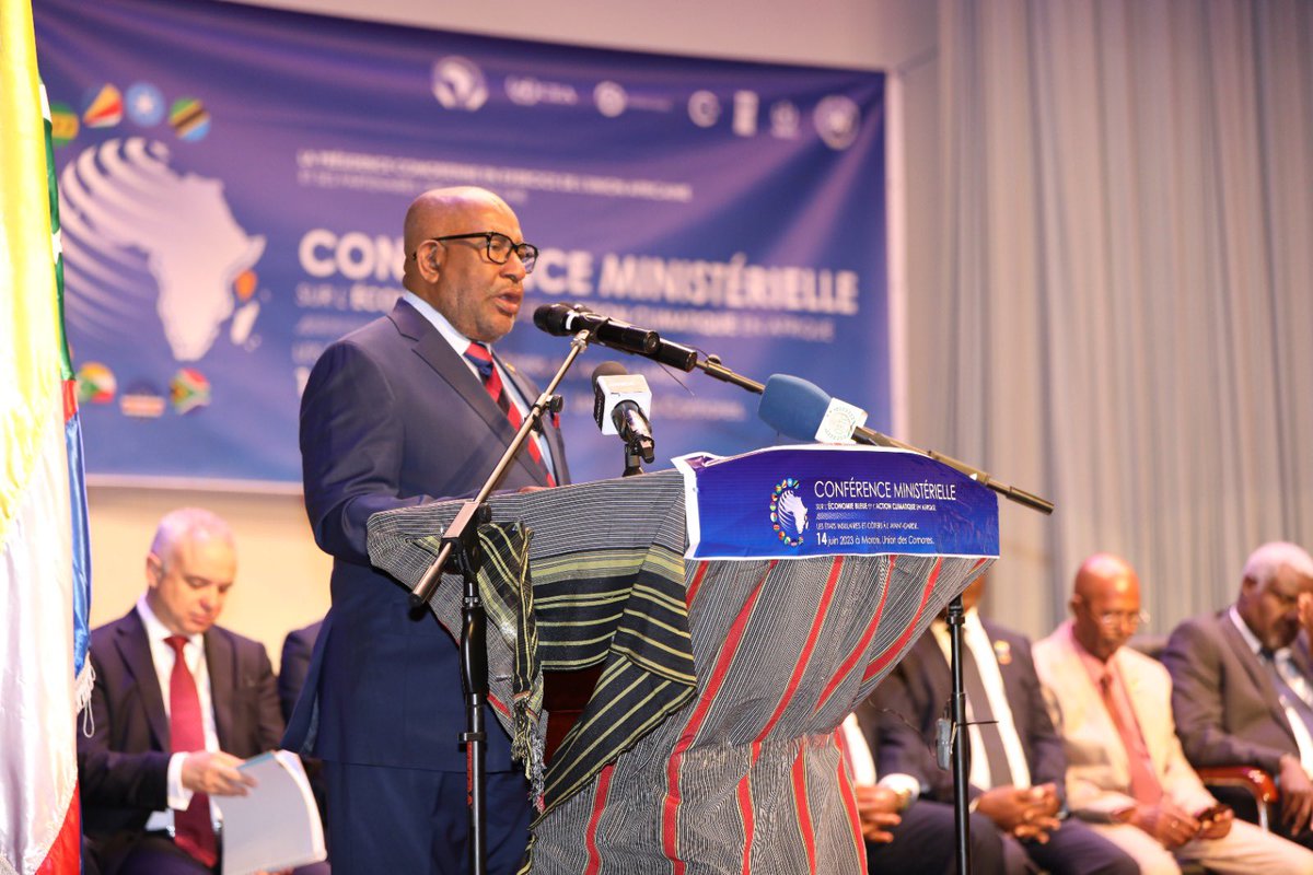 ONU_Comores's tweet photo. Ouverture de la session de haut-niveau de la #BlueFutureConference sous le haut patronage de S.E.M @PR_AZALI  et @AUC_MoussaFaki. Des messages forts sur la voix commune des États insulaires et côtiers africains dans l’action climatique et le développement durable. https://t.co/zBTy1TZSFu
