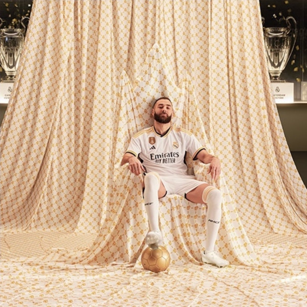 MadridXtra's tweet photo. 🤍 Karim Benzema in Real Madrid’s next season kit. https://t.co/PaQR1CXGge