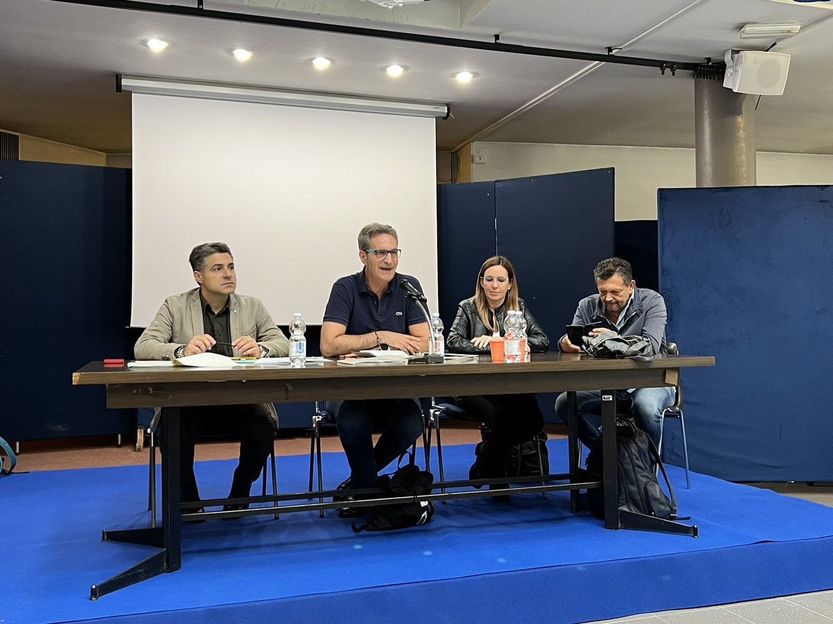 Con la relazione del segretario generale, Domenico Lo Bianco, è iniziata nella sala Conceria, a Chieri, la riunione del Comitato esecutivo della Cisl Torino-Canavese con al centro l’attualità politica-sindacale e la proposta di legge di iniziativa popolare Cisl su #partecipazione