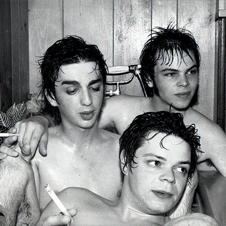 SupergrassHQ's tweet photo. Supergrass photo shoot with Zoe Shardlow #onthisday in 1994. https://t.co/XLe2K0P4nG