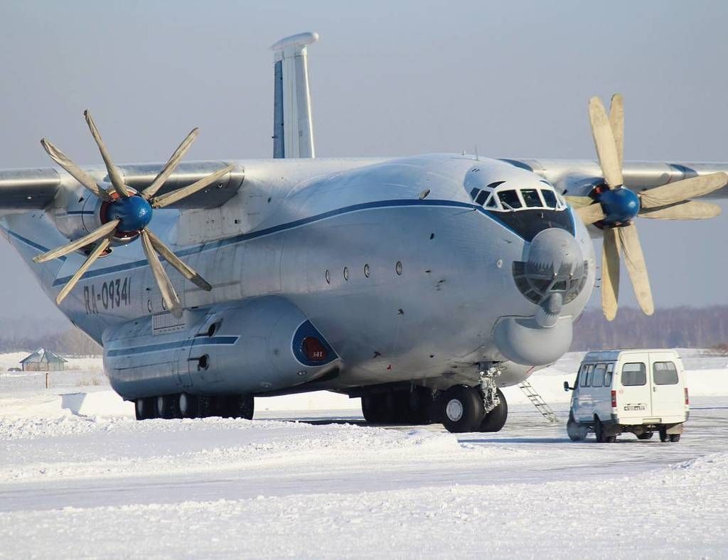 Fact of the Day: The C-130 eats 7.175 Mercedes Sprinter vans a day to gain weight for insulation through the winter, An Australian C130 once ate a total of 8,008.5 Sprinter vans for a deployment to Scotland (England's largest county)

Photographed from a Canberra #Hercules