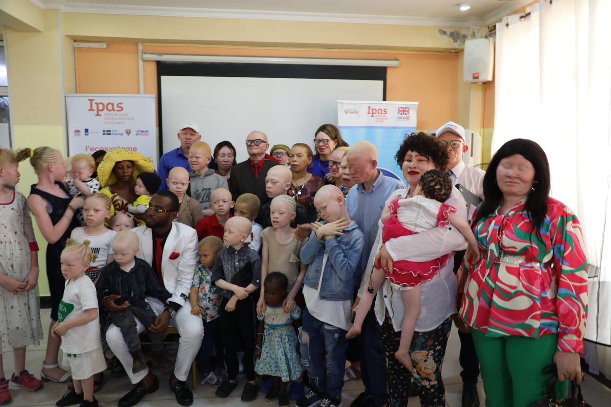 MakokiYaMwasi's tweet photo. #ILookOutForAlbinism Plus de 200 femmes et jeunes filles atteintes d'albinisme ont été sensibilisées sur le #DSSR au tour d'un dialogue organisé par @IpasOrg.
Il est essentiel que la communauté accompagne et protège les femmes et jeunes filles atteintes d'albinisme. https://t.co/wjhherZsTt