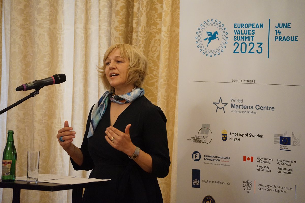 _EuropeanValues's tweet photo. “Europe will show that it is not only capable to developing a new digital rulebook, but enforcing it as well.

We want to have an AI that is in full respect of democratic values and instills the trust of its users“.

The last key note speech of #EVSummit2023 was delivered by @RenateNikolay, Deputy Director-General DG CNECT at @EU_Commission 🇪🇺.