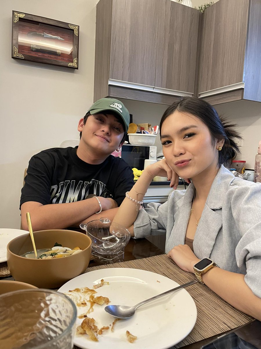 mrjohnling's tweet photo. Lapit na bday natin sethy boy.. san ka maglilibre? Hehe https://t.co/fZrcJTcV4m