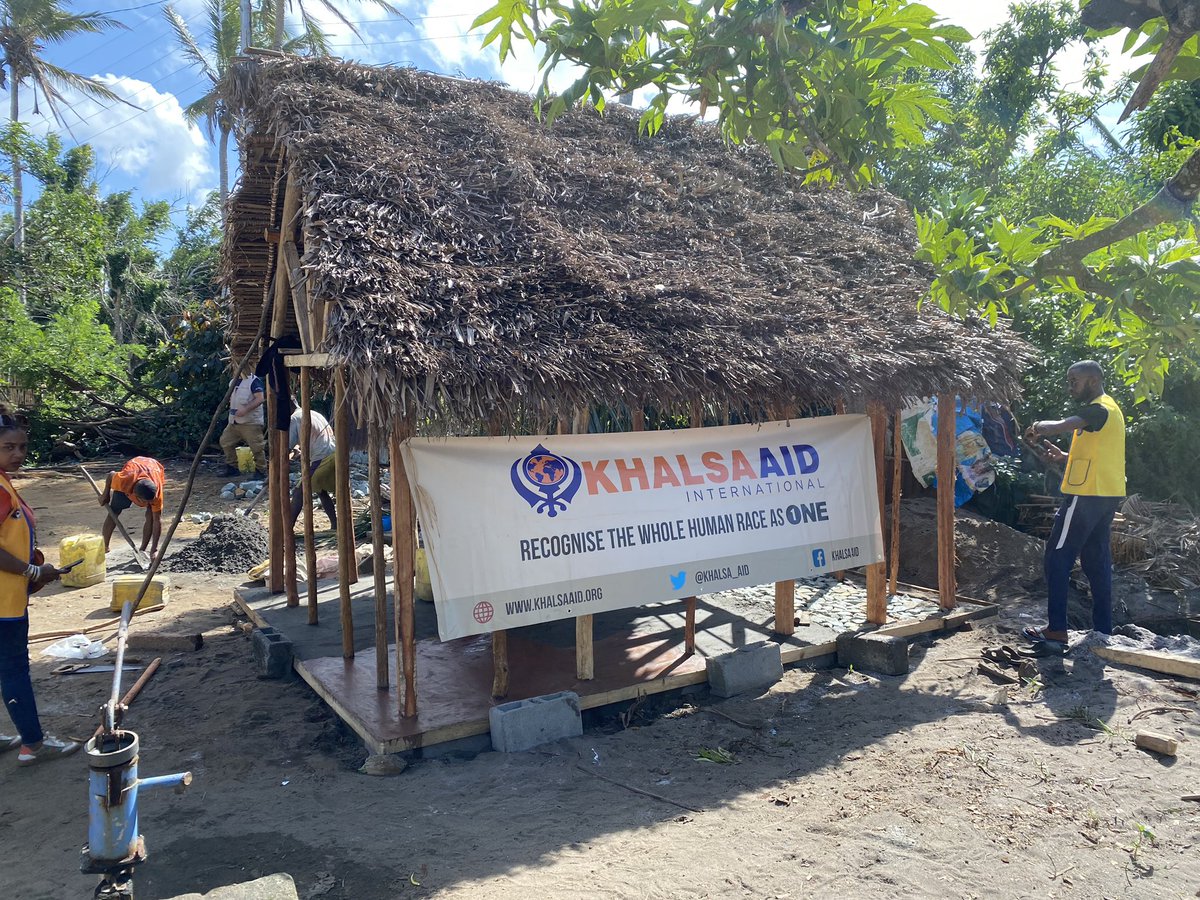 Khalsa_Aid's tweet photo. In 2022, #CycloneBatsirai displaced 69,000 people in southern #Madagascar. Working with the communities in different cities impacted by this disaster, we provided training and tools to build 20 shelters reducing #vulnerability and building #resilience.

@UKinMadagascar https://t.co/kItqVN2pqG