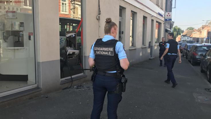 lavoixdunord's tweet image. Braquage à l’explosif au Crédit Mutuel de Cysoing
lavoixdunord.fr/1340097/articl…