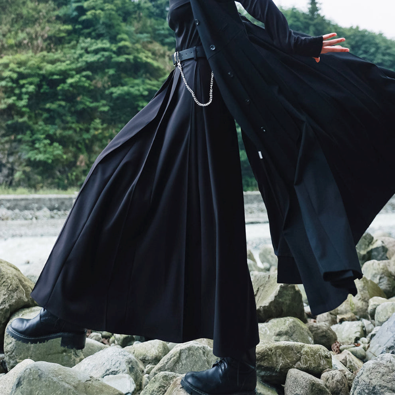 remulia97571's tweet photo. black lady drape pleated skirt

https://t.co/YuAy47ODxK

漆黒に染め上げられたドレーププリーツスカート。
しっかりとした生地で重厚感があり格式高い雰囲気が漂います。
鋭く冷たい印象に見えますが、歩くたびに揺れるプリーツ部分が女性らしさも忘れないアイテムとなっています。 https://t.co/KYBE6pWwqT