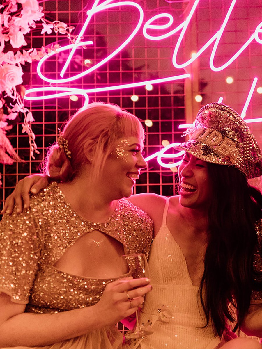 Our most sparkly #tenerife #bride in her #bridehat with her #weddingneon 

licandroweddings.com

#licandroweddings #weddingplanner #party #neon #neonlights #glitter