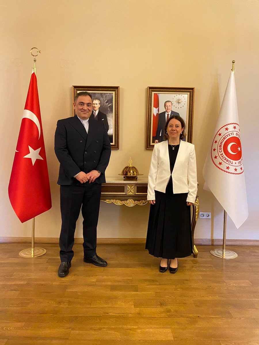 #İran'ın 🇮🇷 İstanbul Başkonsolosu Javad Maboudi Far, Büyükelçi Sözen Usluer'e nezaket ziyaretinde bulunmuştur. Ziyareti için kendisine teşekkür ederiz.
<a href="/IraninIstanbul/">İran consulate in Istanbul</a>