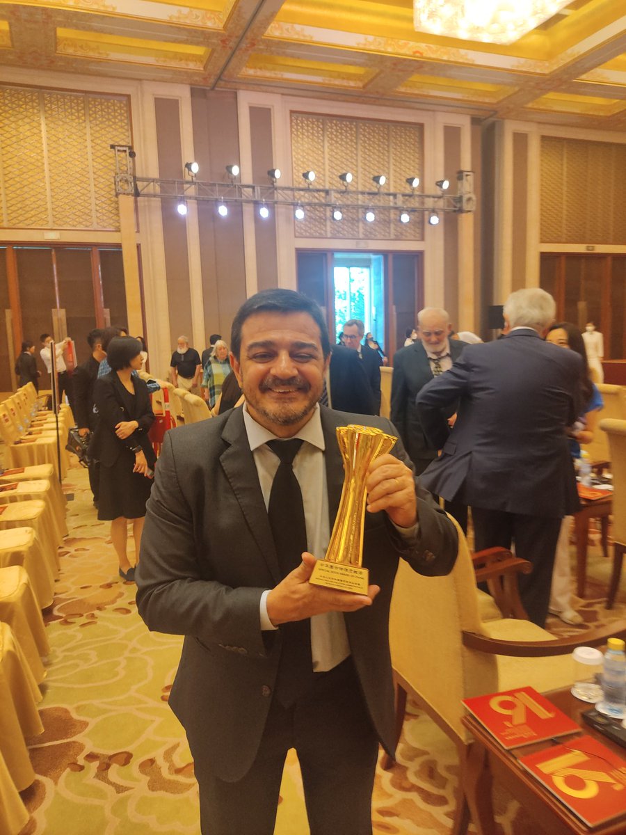 14/06/2023. Vencemos em Pequim!

Um dos dias mais importantes da minha vida. Recebi a mais importante prêmio literário chinês para estrangeiros, o Special Book Award of 2022 pelo livro, escrito com A. Gabriele, "China: o socialismo do século XXI" editado pela <a href="/editoraboitempo/">Boitempo</a> .