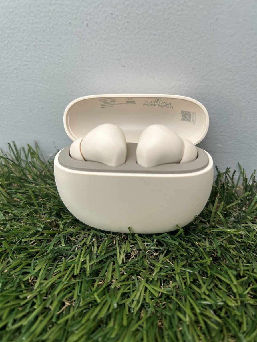fiibertech's tweet photo. Redmi Buds 4 Active in the #fiiber house 🔥
👉 Rs 1,399
👉 IPX4 rating
👉 Bluetooth 5.3
👉 Type-C charging
👉 Xiaomi earbuds app
👉 Up to 30hrs playback time
Full review video coming soon. Stay tuned!
#redmibuds #earbuds #RedmiBuds4Active https://t.co/hL1y6vmmv6