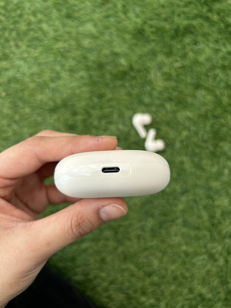 fiibertech's tweet photo. Redmi Buds 4 Active in the #fiiber house 🔥
👉 Rs 1,399
👉 IPX4 rating
👉 Bluetooth 5.3
👉 Type-C charging
👉 Xiaomi earbuds app
👉 Up to 30hrs playback time
Full review video coming soon. Stay tuned!
#redmibuds #earbuds #RedmiBuds4Active https://t.co/hL1y6vmmv6