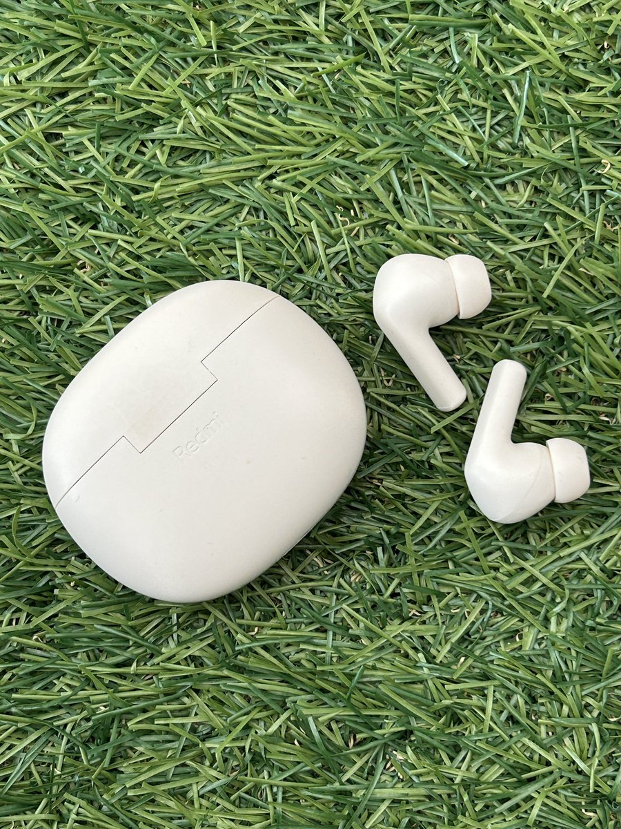 fiibertech's tweet photo. Redmi Buds 4 Active in the #fiiber house 🔥
👉 Rs 1,399
👉 IPX4 rating
👉 Bluetooth 5.3
👉 Type-C charging
👉 Xiaomi earbuds app
👉 Up to 30hrs playback time
Full review video coming soon. Stay tuned!
#redmibuds #earbuds #RedmiBuds4Active https://t.co/hL1y6vmmv6