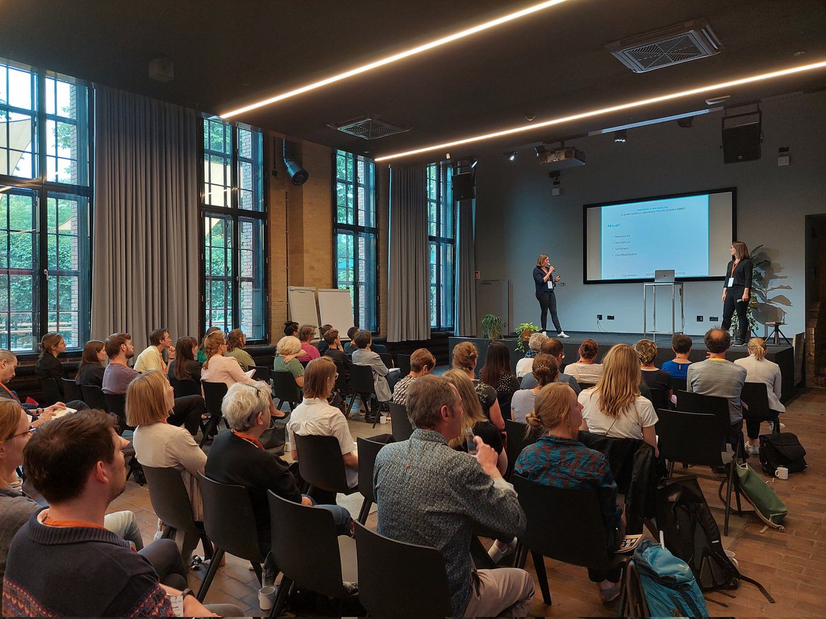 ParitaetBerlin's tweet photo. Beim #Innovationsforum diskutieren wir heute mit sozialen Organisationen über zukunftsfähige Lösungen für die soziale Arbeit. Welchen Einfluss haben #Nachhaltigkeit, #Innovation #künstlicheIntelligenz und  #Wirkung auf die soziale Arbeit und wie können wir sie nutzen? https://t.co/6pm9D8Ifuh