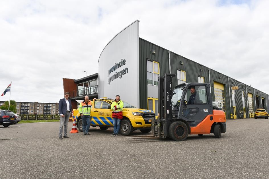 provgroningen's tweet image. 👀Wil je een kijkje nemen bij de provincie Groningen? Kom dan naar onze open dag op zaterdag 17 juni. Vaar een stukje mee op onze onderhoudsboot of neem een kijkje op de brugbedieningspost!

⌚️10-13 uur
📌Oostersluisweg 9
🚘Parkeren kan niet. Vanaf P+R Meerstad pendelt een bus.