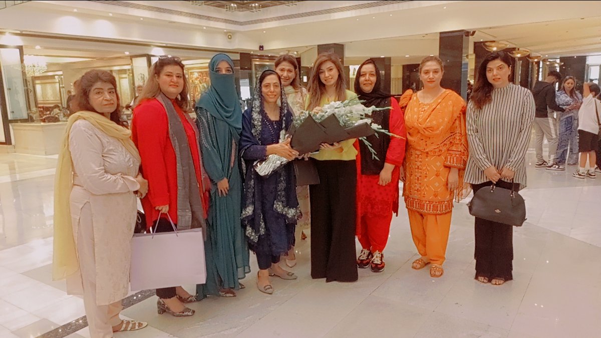 CnpWcci's tweet photo. Meeting with Ms. Fatimah Hyat, Public Relations Manager of PC in Pearl Continental Hotels &amp; Resort (PC) Lahore📷
#WCCIL #women #PearlContinentalHotels #lahore #Empowerment https://t.co/WHhgD3dlPs