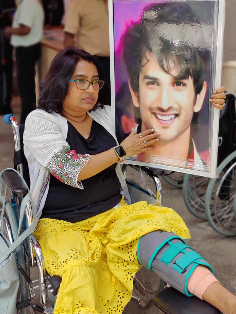 itsdevanie's tweet photo. Though I fallen on 8th June but Surprisingly my Doctor #ThomasChandy chosen the date 14th June to admit for my Knee Surgery. @itsSSR always Connects me. 
#MotherSonBonding

#JusticeForSushantSinghRajput
#Justice4SSR 
#WithoutSushantNoBollywood https://t.co/U4wTeACzET