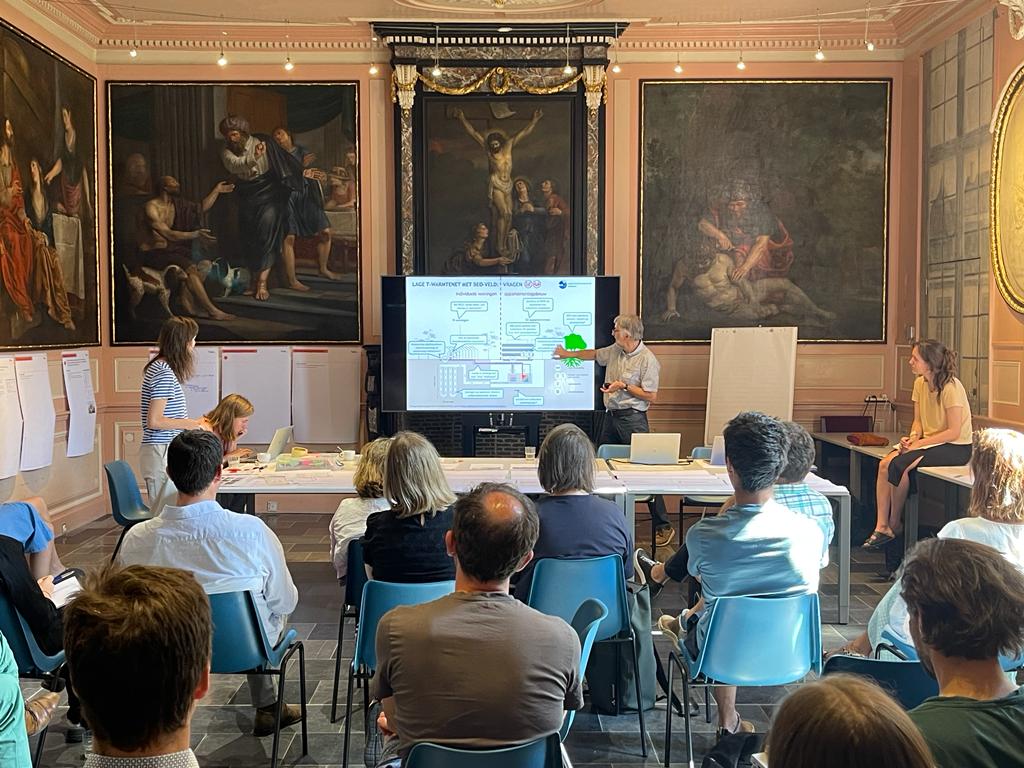 Today we are organising a working session for the 100 DISTRICTS PLATFORM, marking the start of the track on heat networks ('Parels van het warmtenet'). 

More about the 100 DISTRICTS PLATFORM (100 WIJKEN PLATFORM): architectureworkroom.eu/en/news/5009/t…