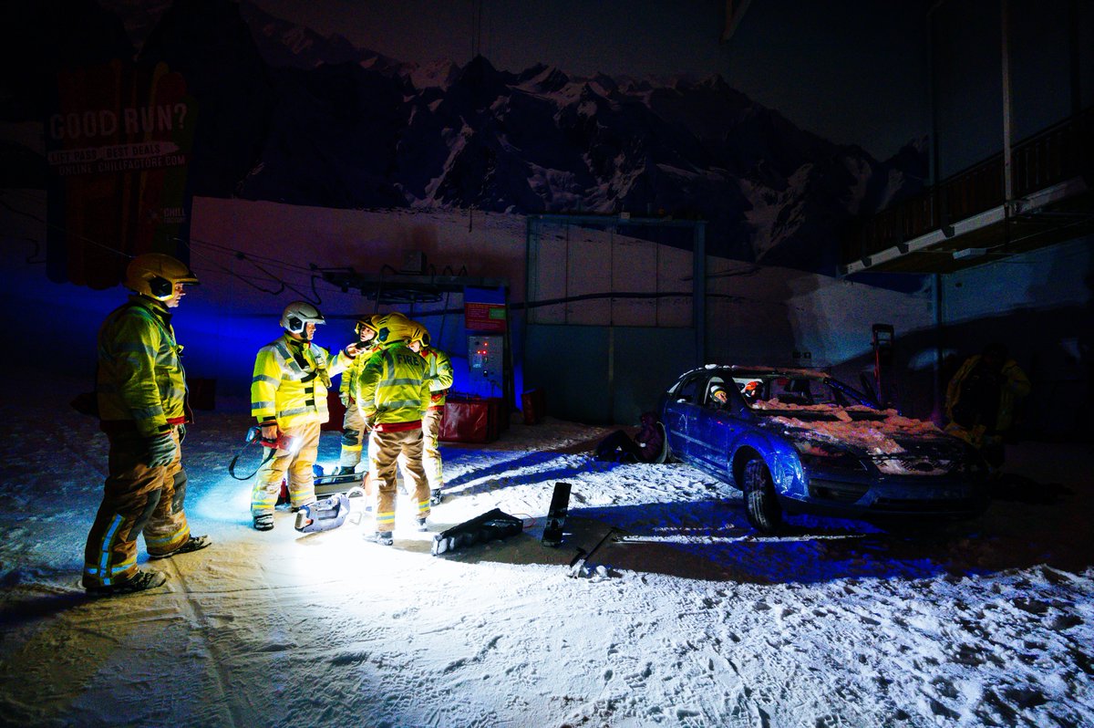 Cheshire’s emergency services came together this week for Exercise Winter Storm to test their multi-casualty response to a collision in extreme weather. The exercise was held at Chill Factore in -2 degrees Celsius snowy conditions. ❄️

For more photos 👉 orlo.uk/7got7
