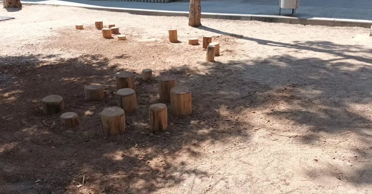 Haciendo de los #patios de nuestras #escuelas espacios más habitables con nuestras estructuras de #madera para #equilibrio y sube / baja.😊🏫🤸‍♂️
Escola Las Seguidillas 

#badiadelvalles #juegos #transformacion #Escola #Escuela #colegio