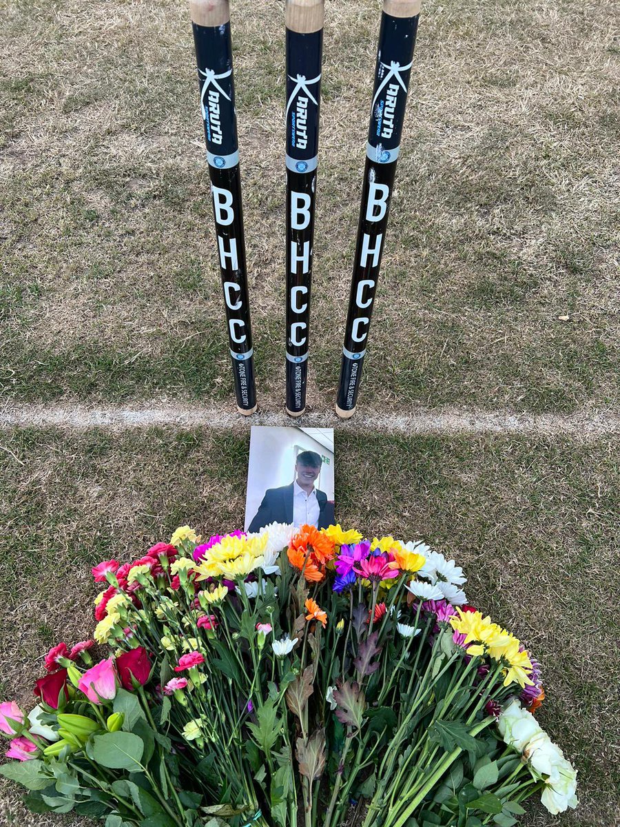 We pay tribute and welcome everyone to lay flowers down at our club for Barnaby. Our thoughts are with his family, friends and everyone who had the chance to share some great memories with him❤️💙

(1/2)