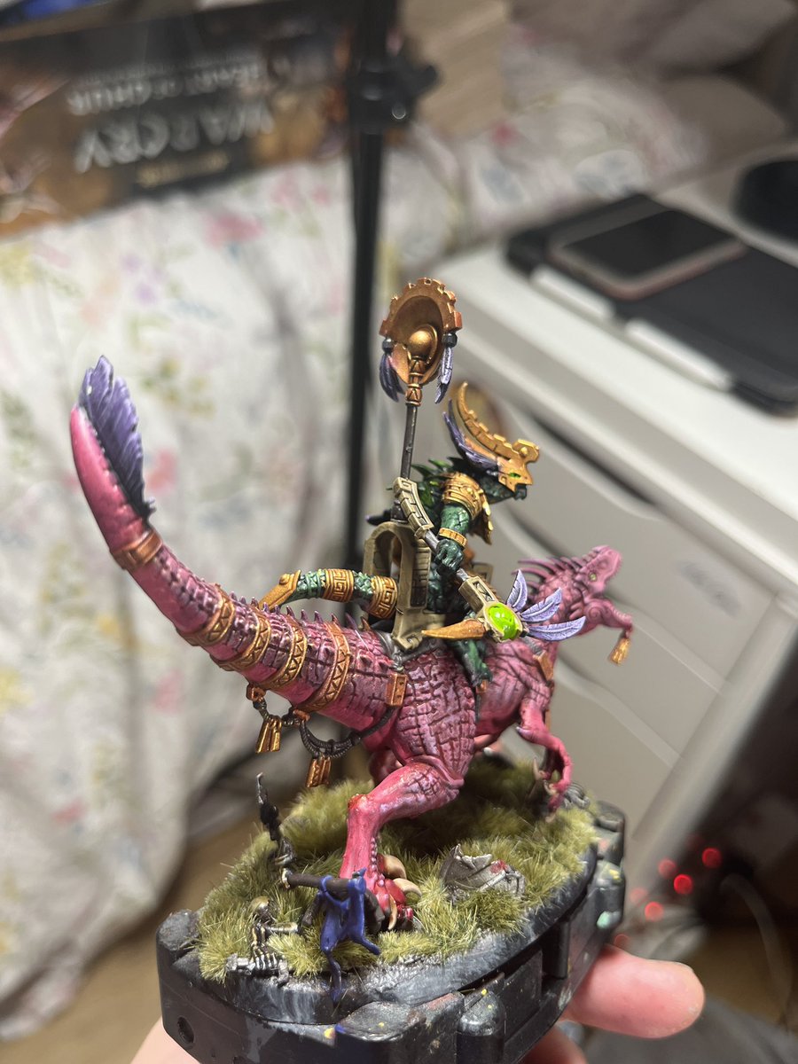 LucyFoxie's tweet image. Did a little painting~ 
Some Dino on Dino action 

#vtuber #VTuberUprising #warhammer #WarhammerCommunity #art #painting #paintingminiatures #dinosaur #skill