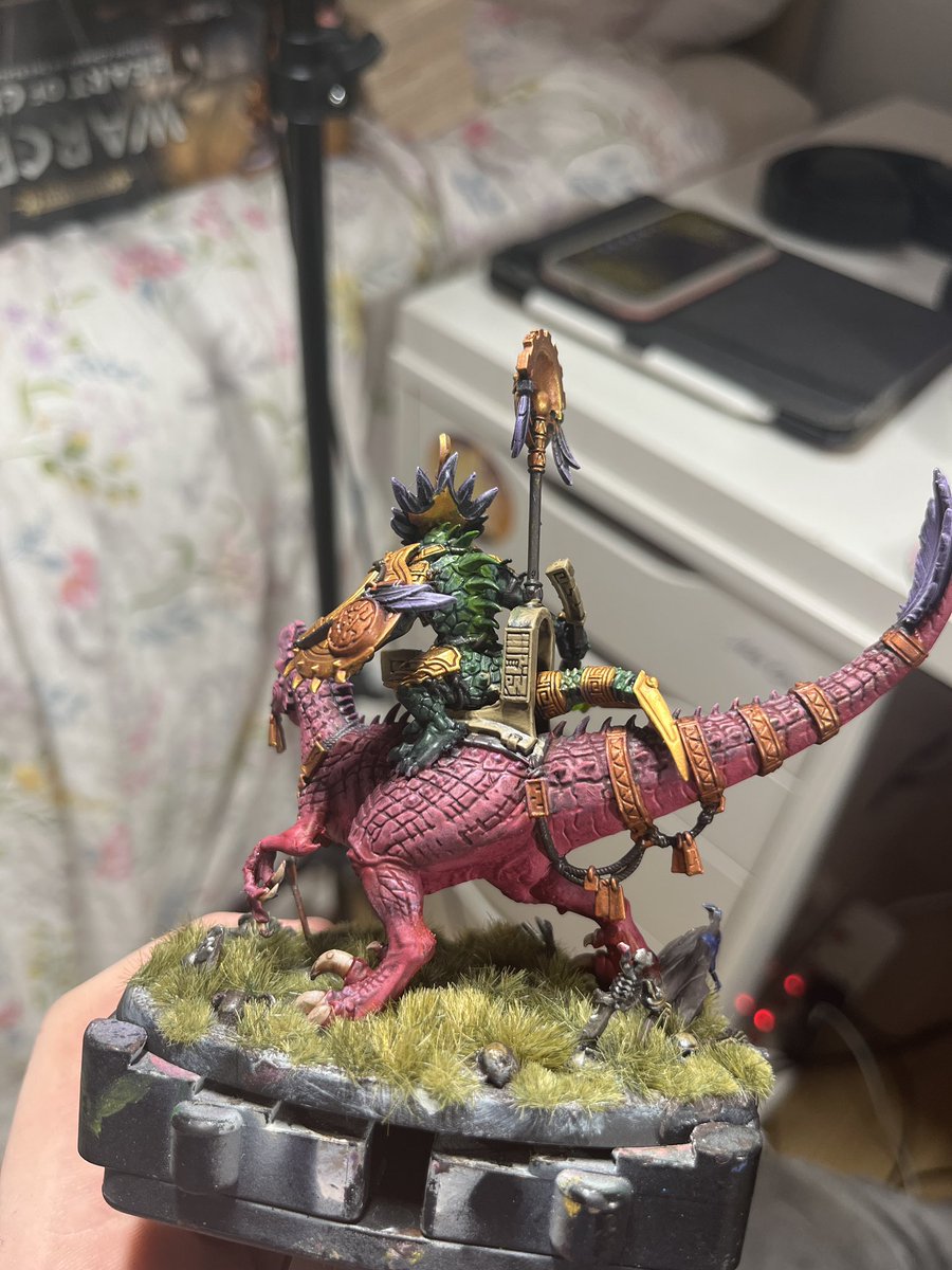 LucyFoxie's tweet image. Did a little painting~ 
Some Dino on Dino action 

#vtuber #VTuberUprising #warhammer #WarhammerCommunity #art #painting #paintingminiatures #dinosaur #skill