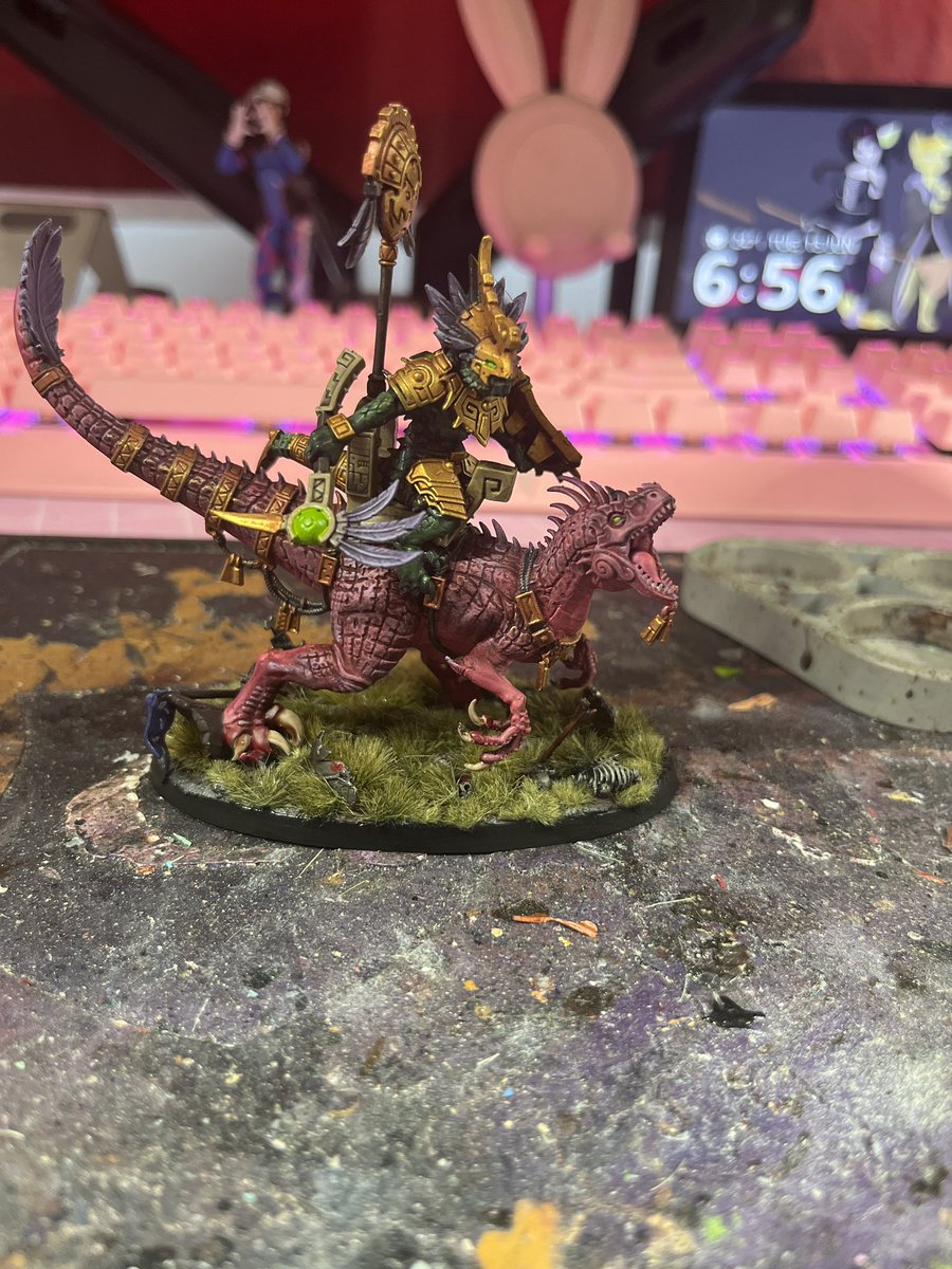 LucyFoxie's tweet image. Did a little painting~ 
Some Dino on Dino action 

#vtuber #VTuberUprising #warhammer #WarhammerCommunity #art #painting #paintingminiatures #dinosaur #skill
