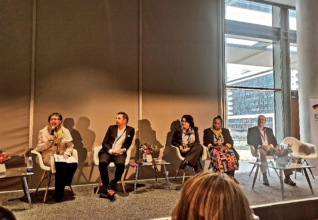 GeapSocials's tweet photo. GEAP Networking &amp; Showcase Event session 2: Market entry strategies and tools. 

Timo Pleyer, Head of Competence Centre Sourcing at AHK urges SMEs to be export ready, equipped with marketing material, a website, and transparent product pricing.

#MovingEntrepreneursForward https://t.co/68bA1Vd6pX