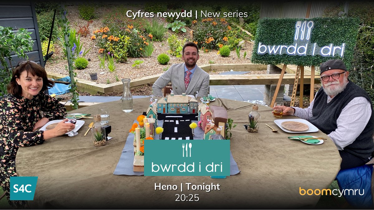 boomcymru's tweet photo. Heno am 20:25 ar @S4C, mae #BwrddiDri yn ôl! Bydd tri seléb yn coginio i'w gilydd a sgwrsio dros y pryd. Ife'r bwyd neu'r sgwrs fydd yn fwyaf sbeislyd? Tro wynebau cyfarwydd o @PobolyCwm yw hi heno @Quicko11 Join famous faces cooking for each other and chatting over their meals! https://t.co/xuKnGj2U8p