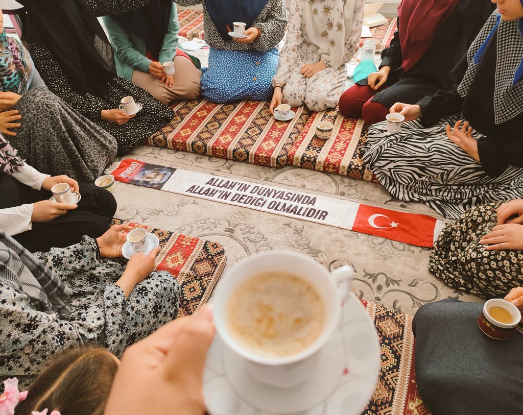 Gönüller bir oldu duaya durdu Alparslan hocama özgürlük diye yudumladık kahvelerimizi  #GönüllerBirOlsun 
@limYolcusu10 
@sedaavciiiii 
@ZubeydeKir67218 
Gaziantep/Şehitkamil Gençleri