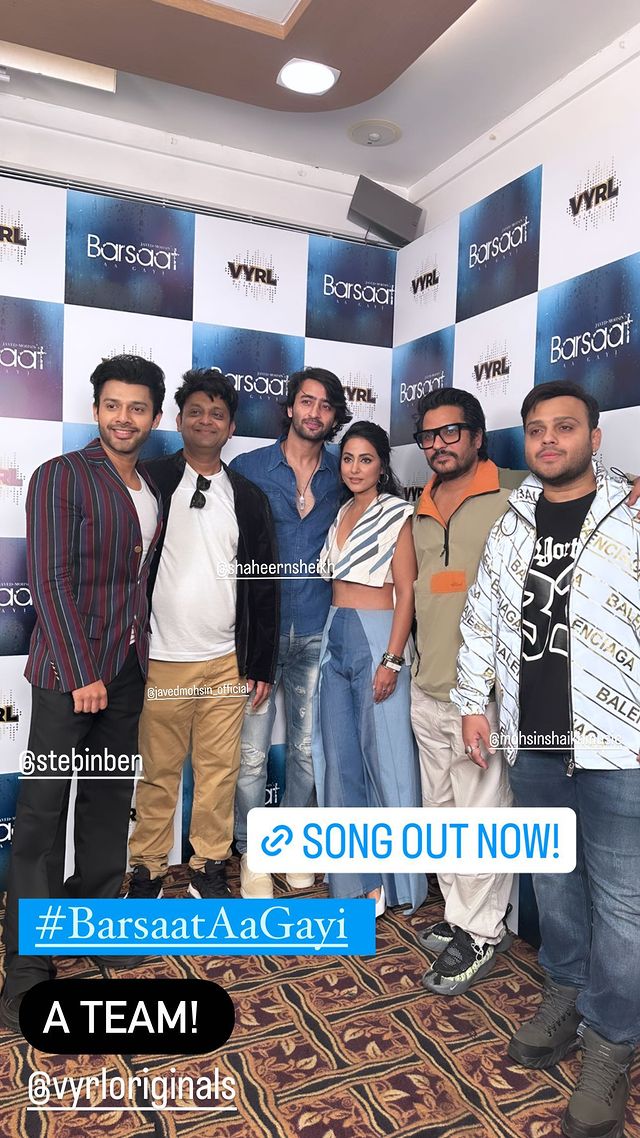 Press Launch Day Of BarsaatAaGayi The Team Is So sweet  🕊🥰

@eyehinakhan @Shaheer_S @stebinbenmusic @javedmohsinMZK @mohsinofficail @VYRLOriginals 

What a Lovely Frame 😍💋 
#BarsaatAaGayi #HinaKhan #ShaheerSheikh #VYRLOriginals #RainSong #SongOut 

youtu.be/61SJuITd3Xo