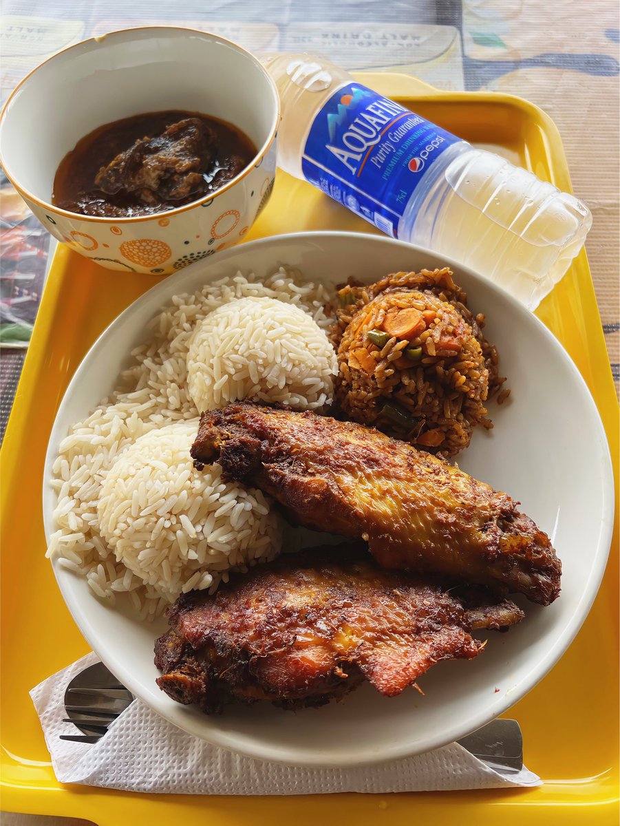 MrMekzy_'s tweet photo. Thank God I’m Nigerian. https://t.co/e3uuZBIczL