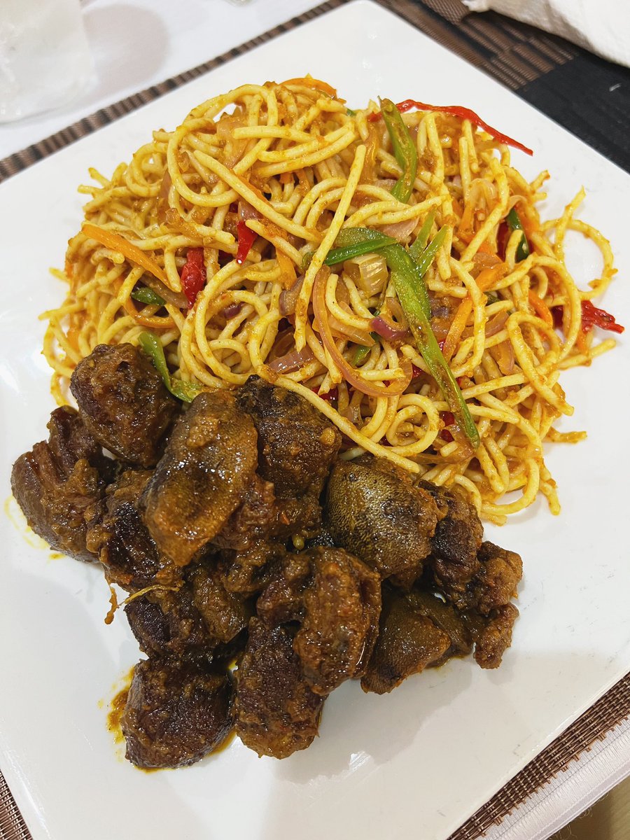 MrMekzy_'s tweet photo. Thank God I’m Nigerian. https://t.co/e3uuZBIczL