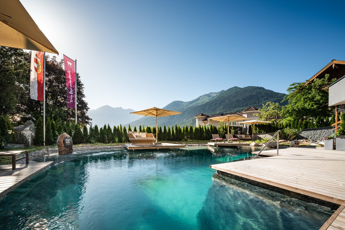 leadingspa's tweet photo. 🌸𝗚𝗼𝗼𝗱 𝘁𝗶𝗺𝗲𝘀 🌸im Hotel Gassner in Salzburg: Zwischen süßem Nichtstun und bewusstem Sein 👉https://t.co/Tb6q0b2jdI
📸: Hotel Gassner
#leadingspa #leadingsparesorts #hotelgassner #gassnerfeelgood #gassnerbergzeit #berglustpur #goodtimes #urlaubinsalzburg #vacation #summer https://t.co/m1AAsqgatJ