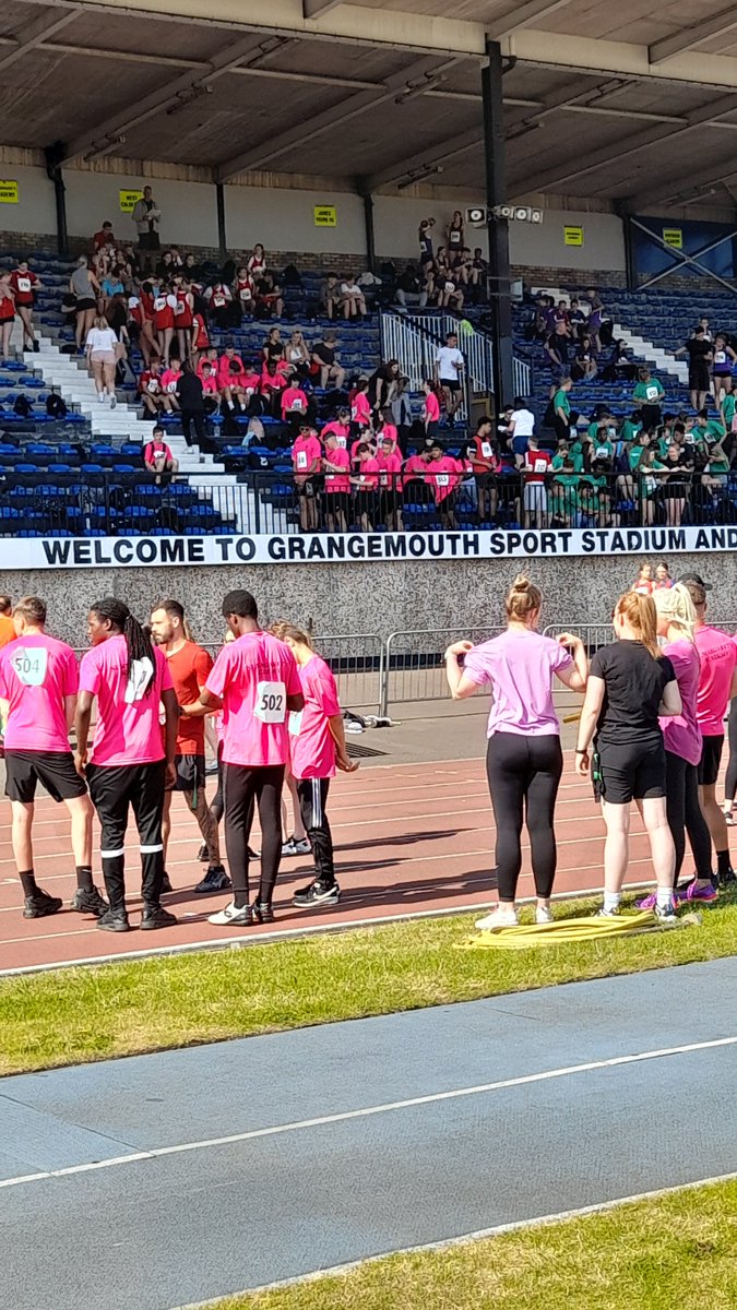 We are definitely going to be able to see Team @StMargaretsAcad competing today! Looking great team #onwednesdayswewearpink