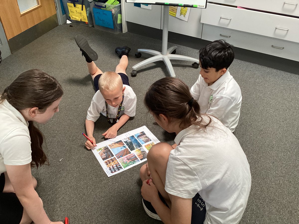 Working together to come up with expanded noun phrases to describe Brooklyn! #ltpaenglish #WeAreBrightFutures