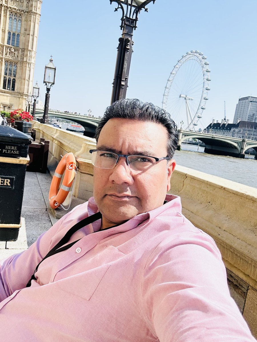 A quick visit to the <a href="/UKParliament/">UK Parliament</a> 😊 🇬🇧 
Great memories! Missing helping my constituents 🥰