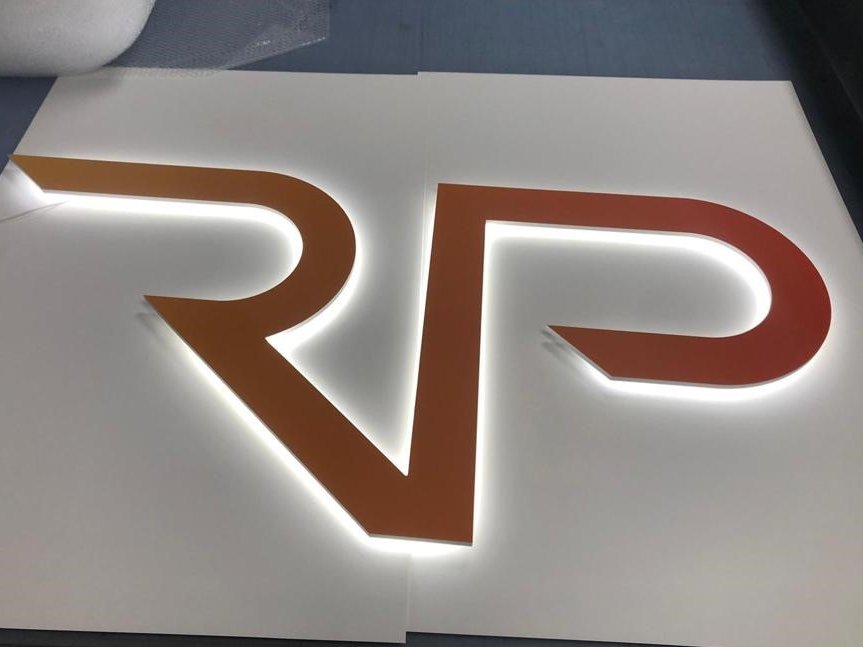 10mm Foamex logo, halo illuminated with printed graphics!
Signs2signs Trade supplier of all things signage!
#Signs2Signs #Signs #Signage #exteriorsignage #Signmaker #MadeinManchester #Signmanufacturer #SignGraphics #Businesssignage #illumination #foamex