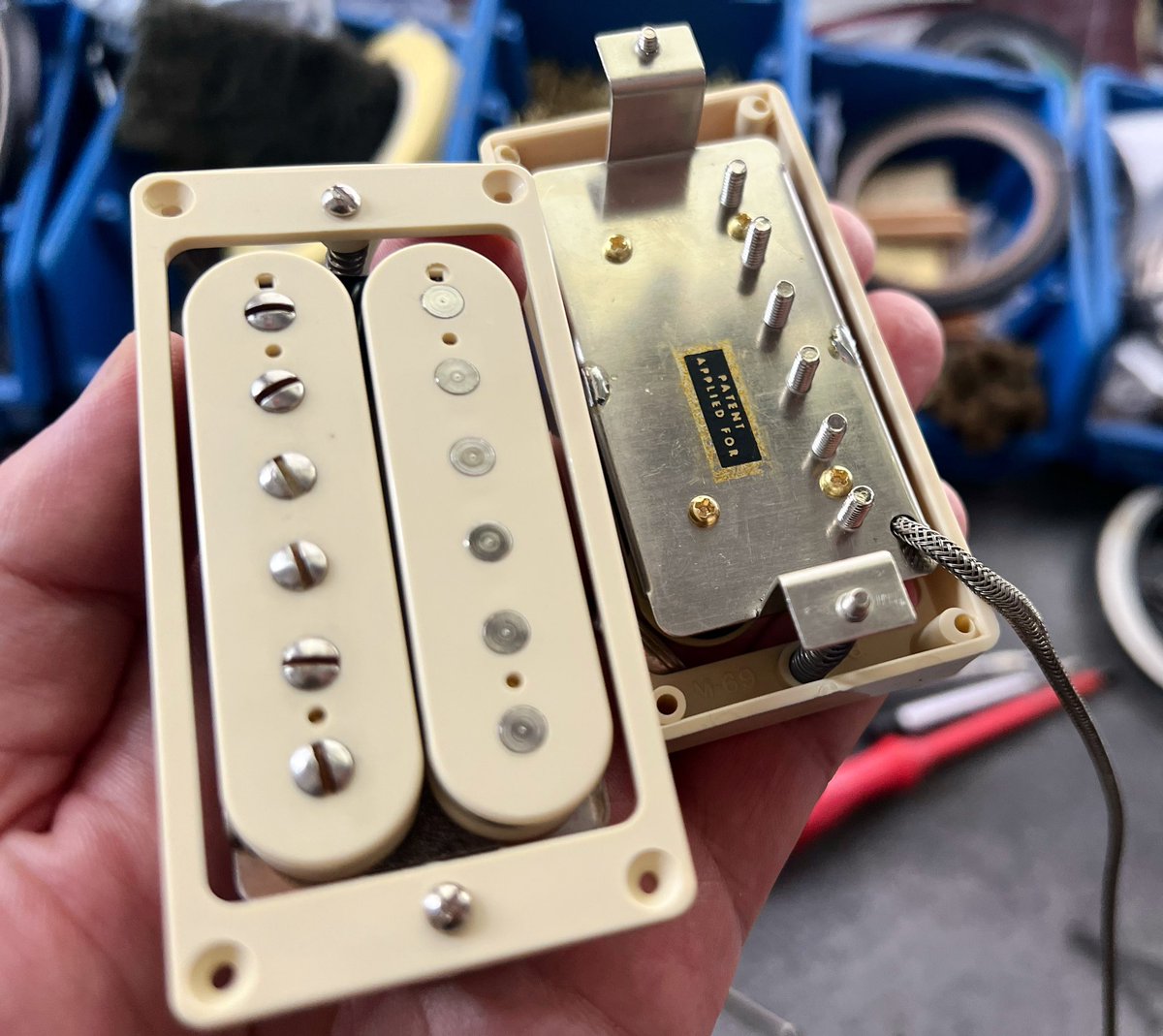 wizzpickups1's tweet photo. front and back

#pafpickups #wizzpickups #1959burst #gibsonlespaul #clone #replica https://t.co/ou0e0Ruvup