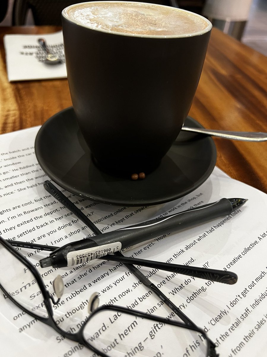 Another day in paradise. A whole day writing and editing, followed by an evening critiquing others’ work. Love it. #amediting #amwriting #WritingCommunity #cozymystery #fantasy