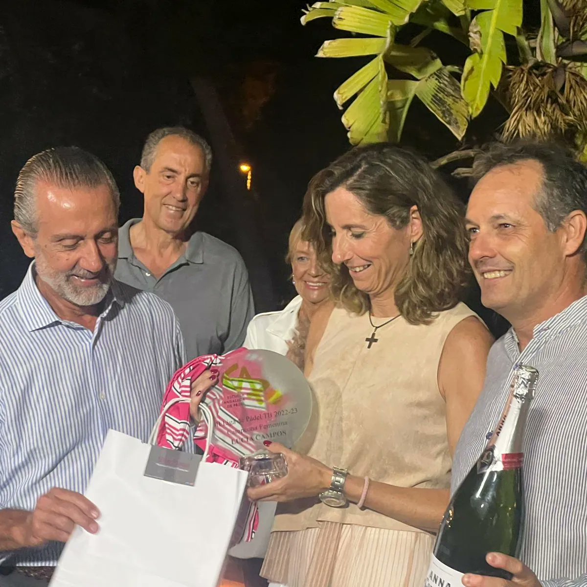 eapadel's tweet photo. Cena y entrega de trofeos III Liga anual de padel Real club de tenis betis, con la presencia de nuestra presidente Adoracion Borges , ambiente magnífico, lo pasamos muy bien tras 9 meses de competición. https://t.co/JzBg6kn3J8