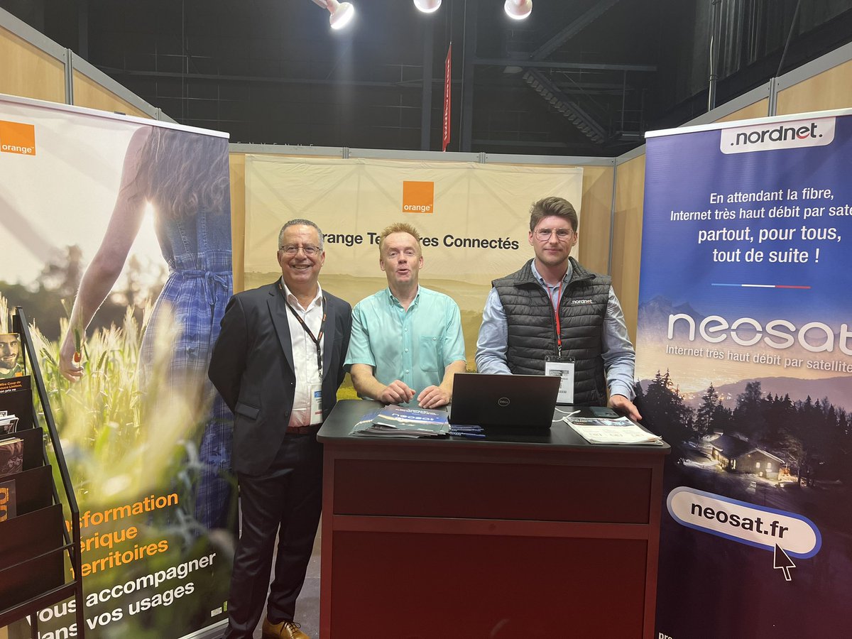 karimDinari's tweet photo. @OrangeNvAquit présent auprès des #collectivités au salon des Maires de la @charente à Angoulême. Écoute et échange autour du #THD et #RSE https://t.co/FIXsum3M6B