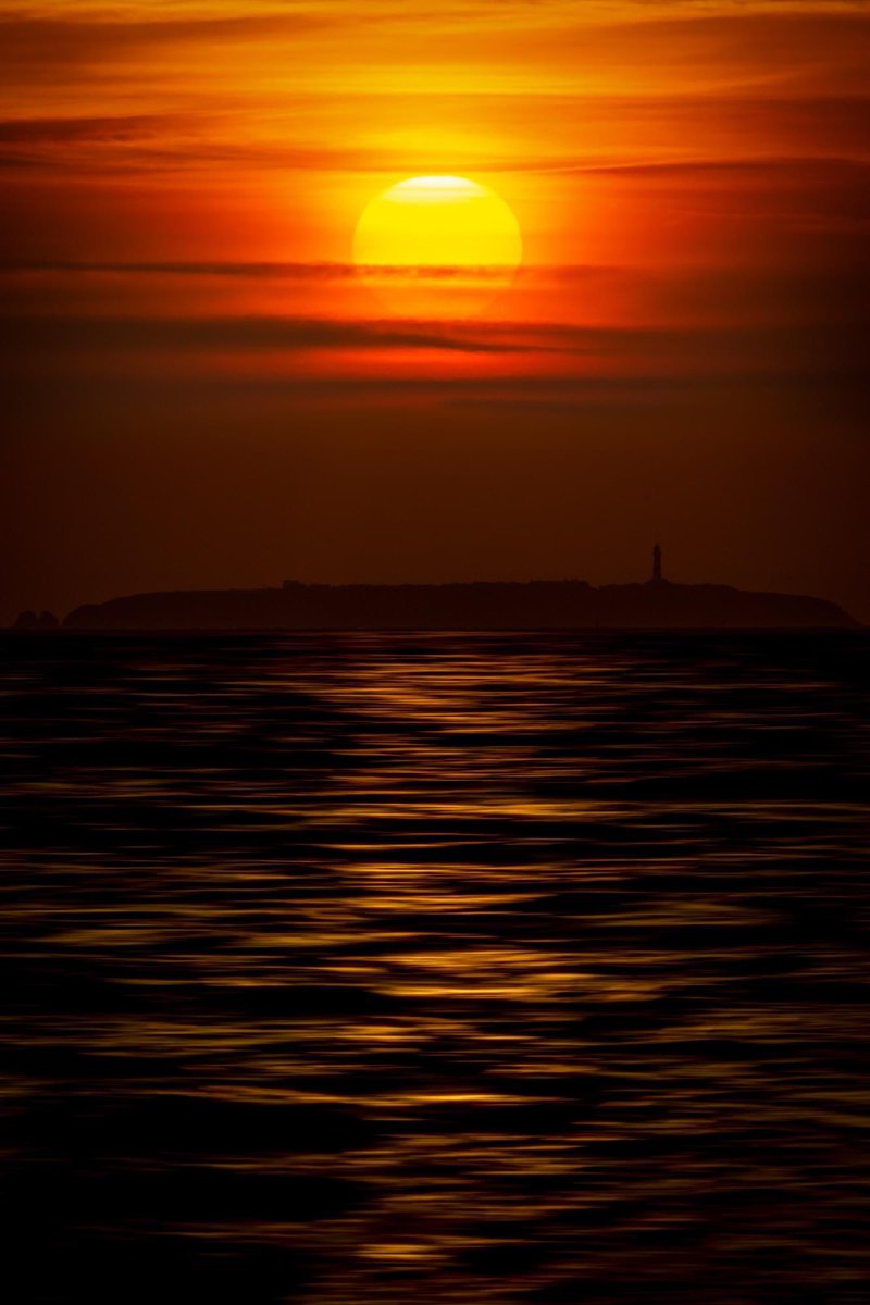 Sunrise over the beautiful island of Flat Holm <a href="/Flatholmers/">Flat Holm Island</a>  <a href="/visitthevale/">Visit the Vale</a>  <a href="/VisitCardiff/">Visit Cardiff</a> <a href="/visitwales/">Visit Wales 🏴󠁧󠁢󠁷󠁬󠁳󠁿</a> <a href="/ItsYourWales/">It's Your Wales</a> <a href="/WalesCoastUK/">Wales Coast Path UK</a> 

#myflatholm